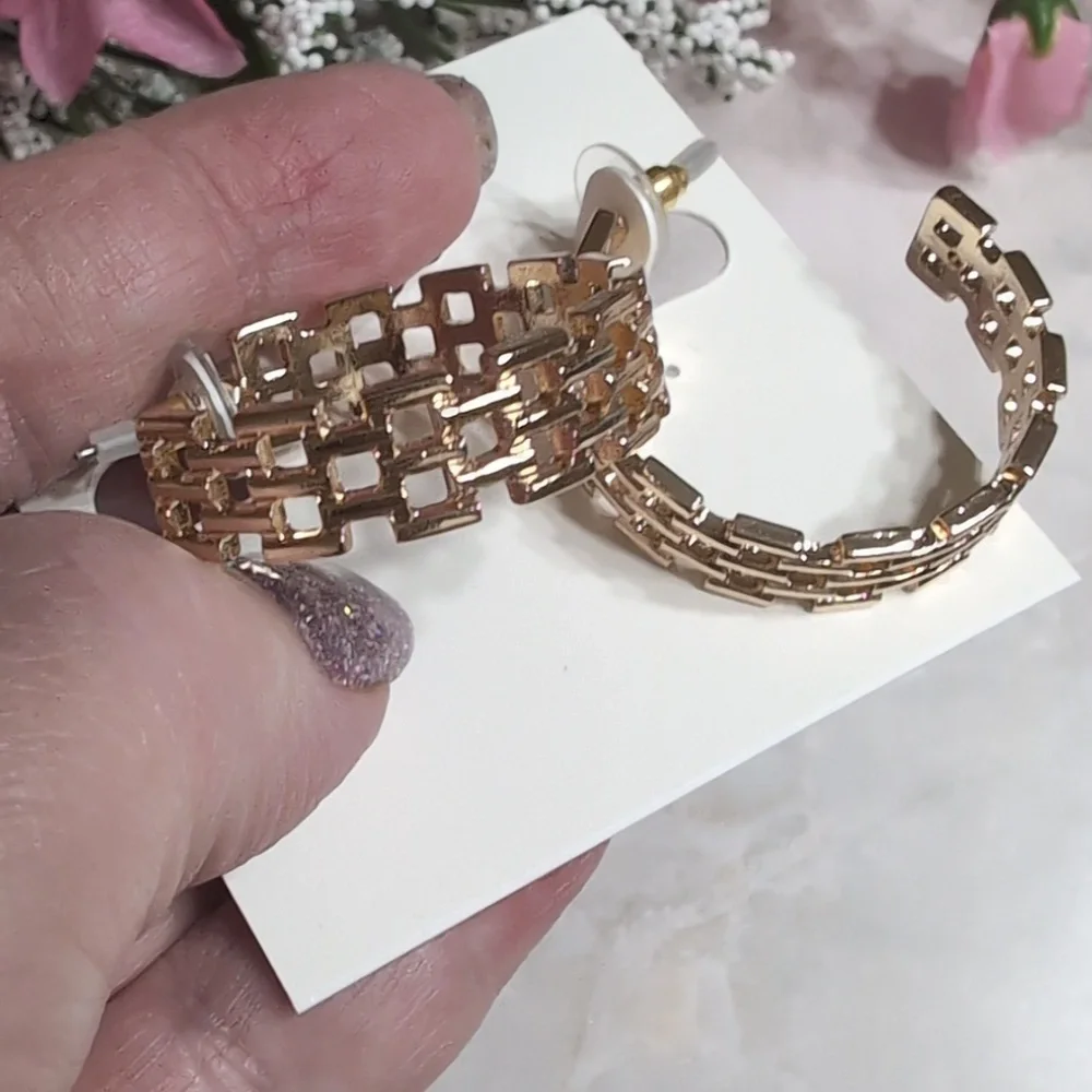 Large Textured Geometric Gold Hoop Earrings LAUNDRY By Shelli Segal NWT